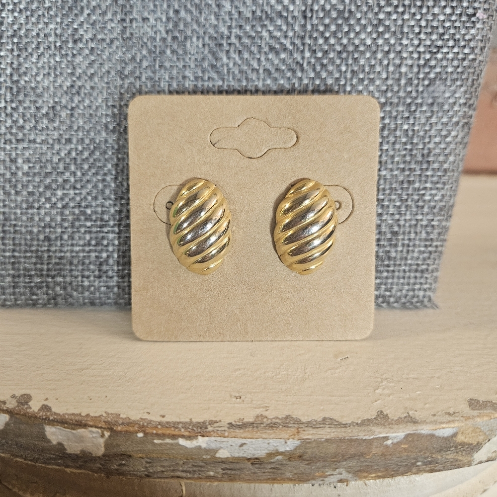 Vintage Signed Dotty Smith Gold Toned Earrings